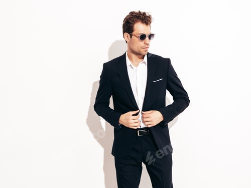 Preview: Handsome stylish man in suit