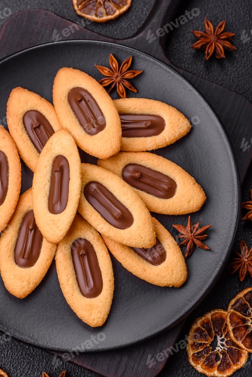 Preview: Delicious sweet crispy cookies with chocolate filling in the center