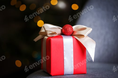Preview: gift box on red background