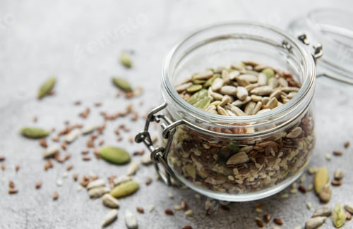 Preview: Mix different seeds for a healthy salad