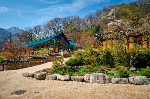 Preview: Sinheungsa temple in Seoraksan National Park, Seoraksan, South Korea