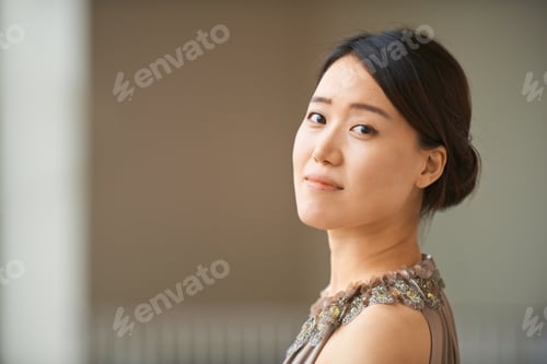 Preview: Portrait of perfect elegance