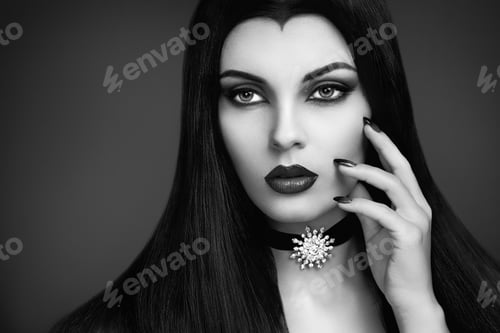 Preview: Halloween vampire woman portrait