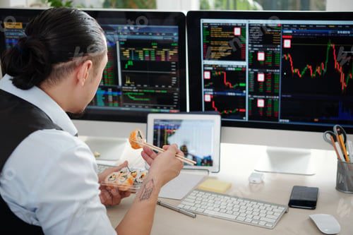 Preview: Broker eating at office desk