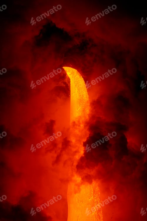 Preview: Lava tube flowing into ocean in Hawaii