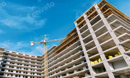 Preview: Tower crane builds a high-rise residential complex