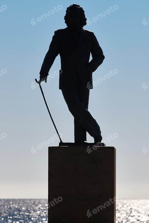 Preview: Salvador Dali statue in Cadaques seafront promenade. Girona, Spain