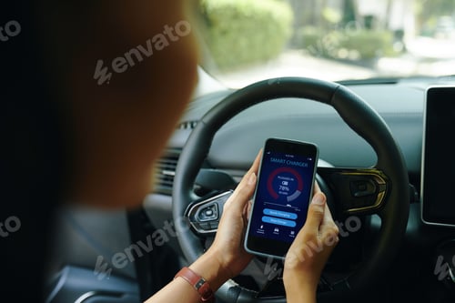 Preview: Diver Using Smart Charging App