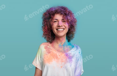 Preview: Cheerful woman with Holi powder on face and clothes