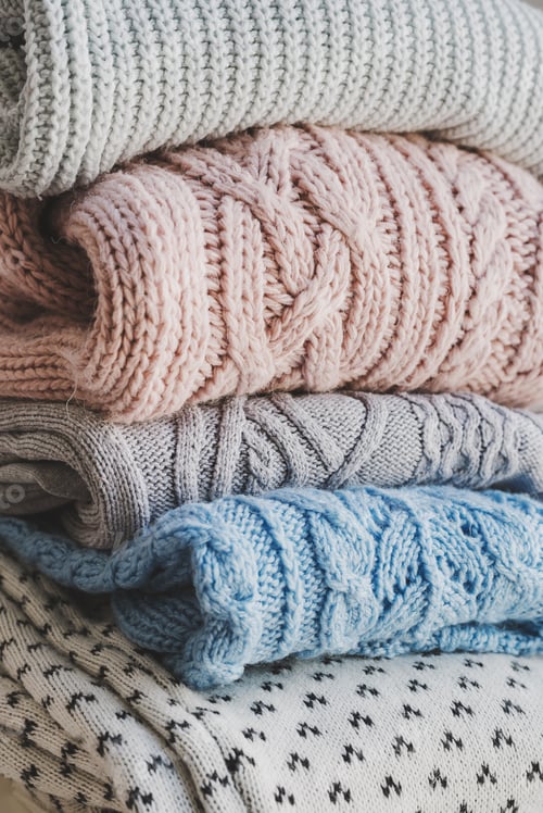 Preview: Pastel Sweaters Stacked Beautifully in Neutral Light