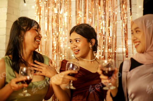 Preview: Girl Friends at Party