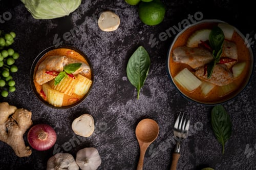Preview: Chicken curry with winter melon, with mushroom, garlic, chilli and basil.