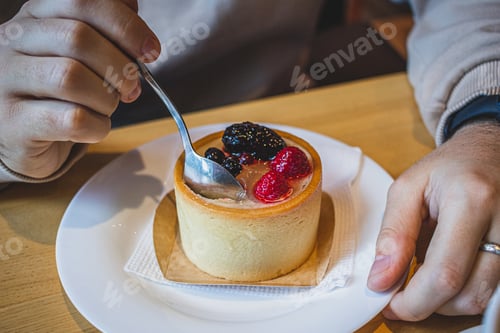 Preview: Cheesecake with berries