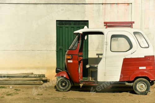 Preview: Tiny taxi in Peru