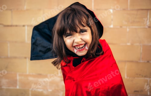 Preview: Portrait of little girl masquerade as vampire