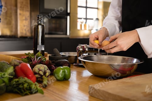 Preview: Chef putting an egg in a bowl