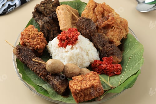 Preview: Nasi Jamblang or Sega Jamblang, Cirebon Mix Rice Wrapped with Teak Leaf.