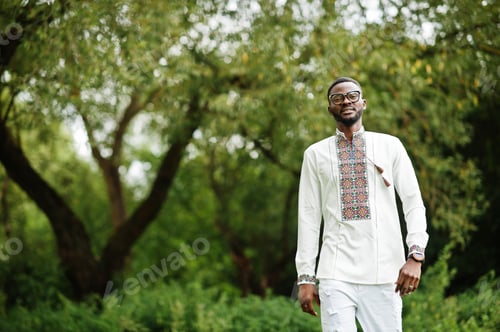 Preview: African family in traditional clothes