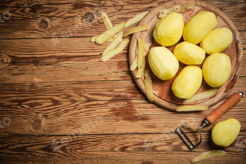 Preview: Fresh peeled potatoes.