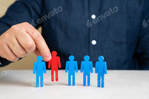Preview: The company director or leader places a red human figure in a row of his team members