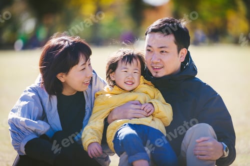 Preview: Japanese family in a park
