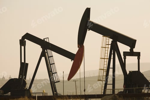 Preview: Oil derricks pumping
