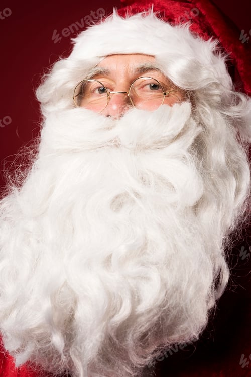 Preview: Without a beard he wouldn't be a Santa