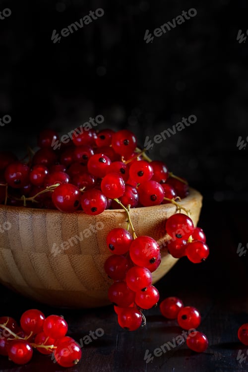 Preview: Ripe red currant berries