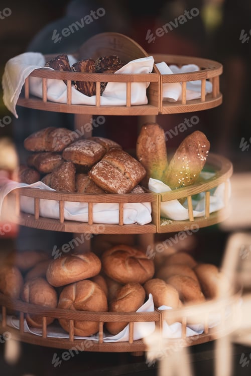 Preview: Big basket with rolls