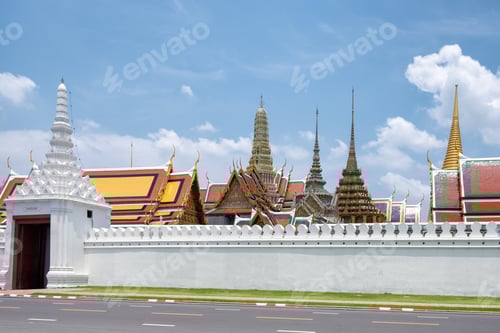Preview: Grand palace and wat phra kaew temple with blue sky in bangkok, thailand