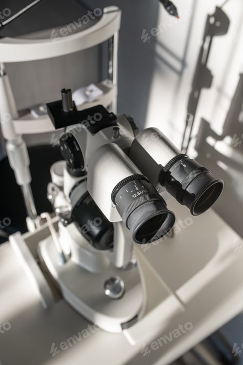 Preview: Oculars with lens of ophthalmological diagnostic equipment on doctor workplace