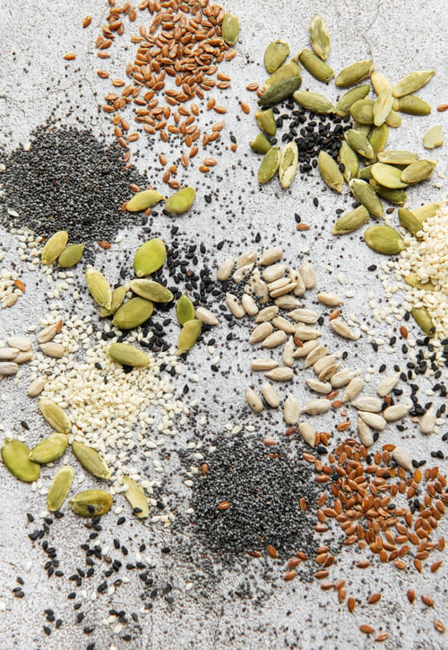 Preview: Mix different seeds for a healthy salad