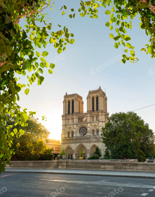 Preview: Notre Dame de Paris in early morning