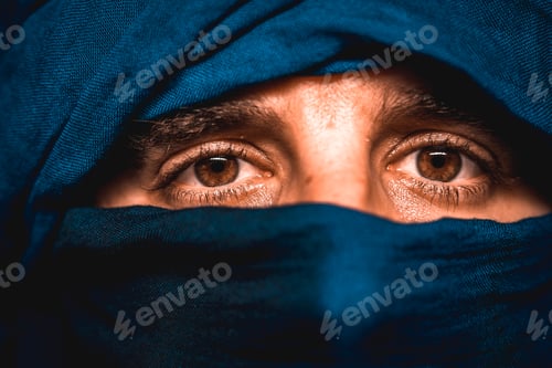 Preview: Look that simulates a blue cloth covered Berber in the desert of Merzouga in Morocco