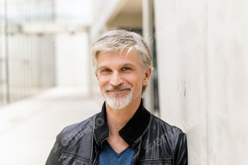 Preview: Portrait of a mature businessman