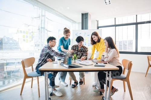 Preview: corporate business team and managers in close meeting