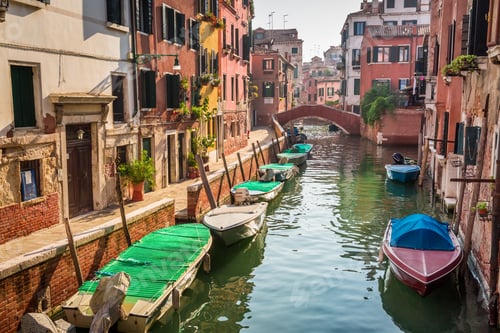 Preview: Boats and motorboats on a canal in Venice