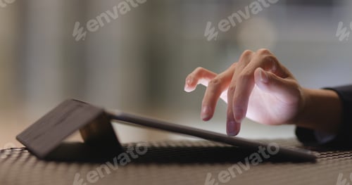 Preview: Use of tablet computer at night