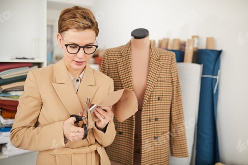 Preview: Designer cutting fabric