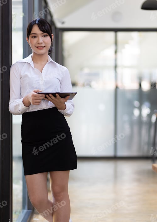 Preview: Portrait of a beautiful asian businesswoman holding a tablet in the office.