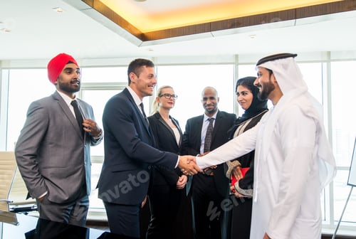 Preview: Business team in Dubai