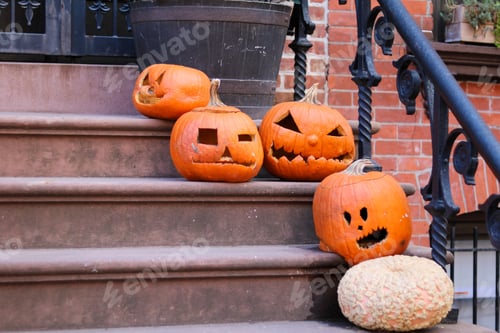 Preview: Halloween pumpkins on the stairs