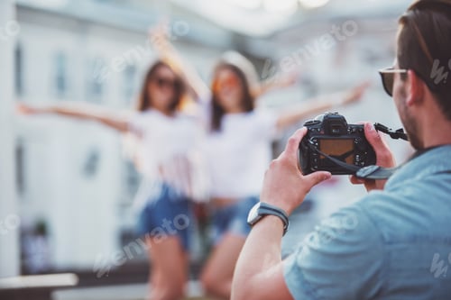 Preview: Friends. Outdoor.