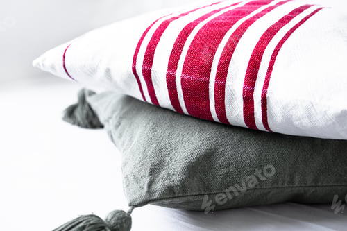 Preview: Room decor items multi-colored pillows in the colors of the year 2023 viva magenta.