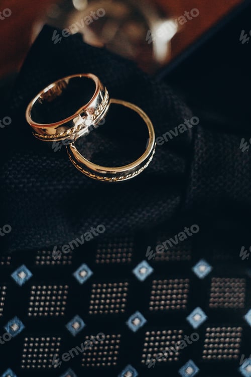 Preview: wedding golden rings with diamond