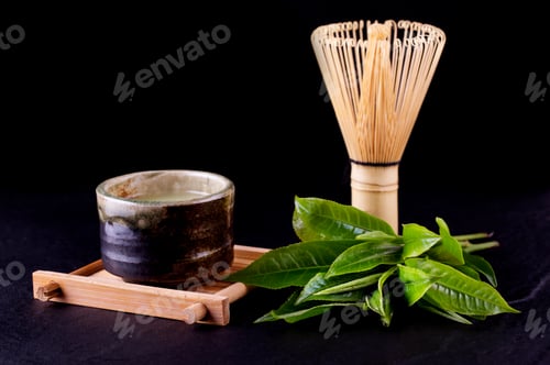 Preview: Top view of green tea matcha in a bowl on wooden surface