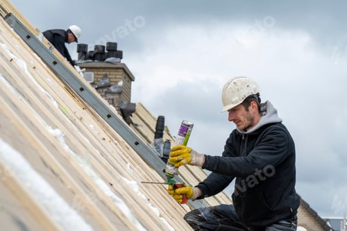 Preview: Roofing team working at height