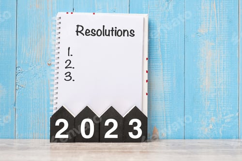 Visualização: 2023 Feliz Ano Novo com palavra de RESOLUÇÃO e número de madeira.