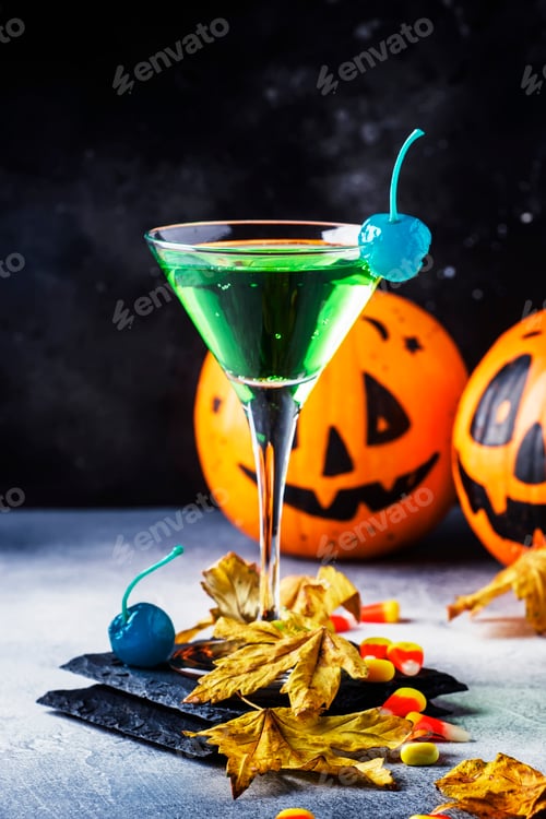 Preview: Halloween composition with festive drink, green cocktail and pumpkins lanterns and fallen leaves