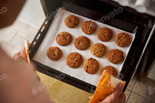 Preview: Fresh home-baked cookies on a baking sheet